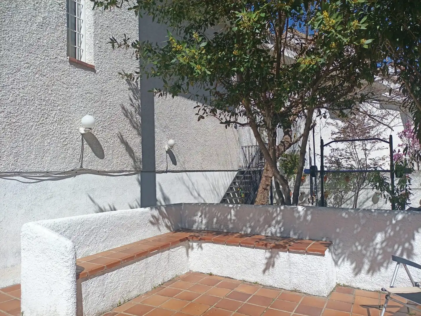Terrassa de Casa adosada en venda en Las Rozas de Madrid amb Aire condicionat, Calefacció i Jardí privat