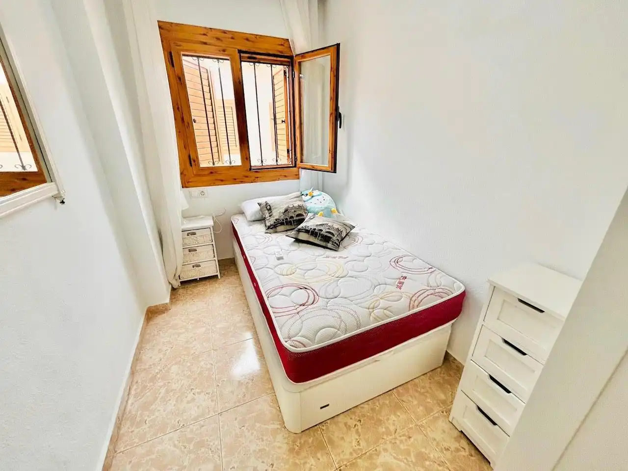 Habitación de Casa adosada de alquiler en Pilar de la Horadada con Aire acondicionado, Calefacción y Jardín privado