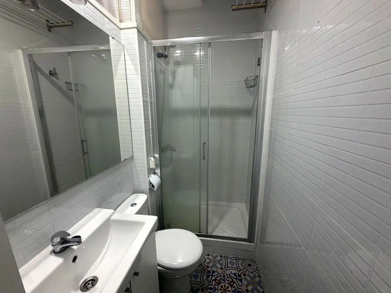 Bathroom of Flat for rent in Madrid  with Air Conditioner, Heating and Furnished