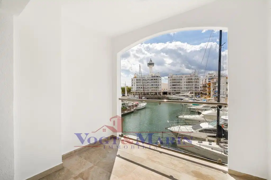 Casa a schiera con terrazza in vendita a Avinguda de la República Catalana, imagen 4