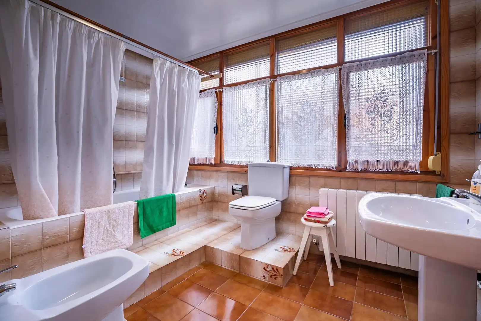 Baño de Piso en venta en Boltaña con Aire acondicionado, Calefacción y Jardín privado