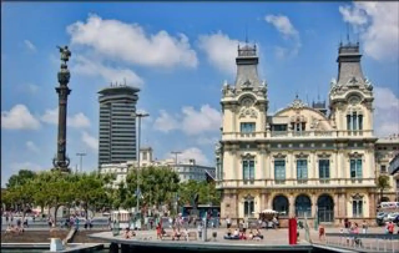 Vista exterior de Edifici en venda en Barcelona