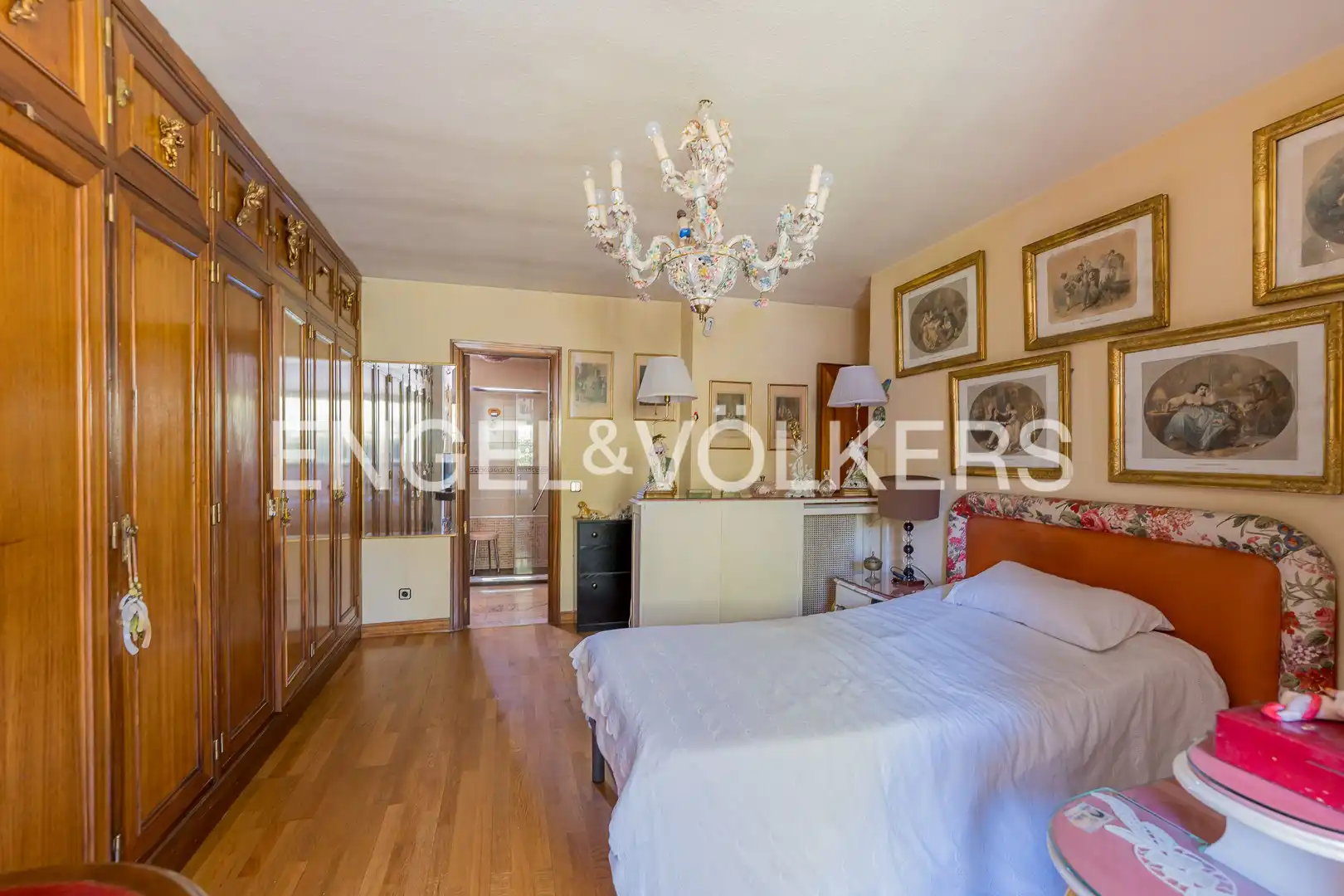 Bedroom of Houses for sale in Madrid  with Air Conditioner, Heating and Private garden
