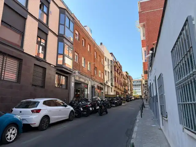 Flat for sale in Calle de los Bascones