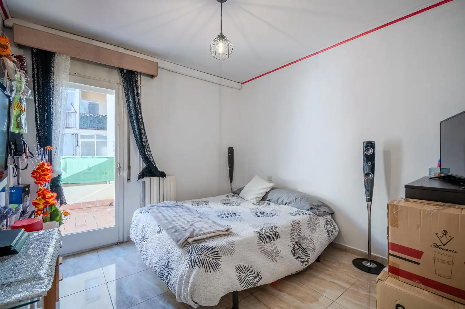 Dormitori de Àtic en venda en Salt amb Calefacció, Terrassa i Moblat