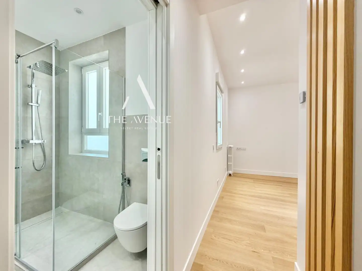 Bathroom of Apartments for sale in Madrid  with Heating