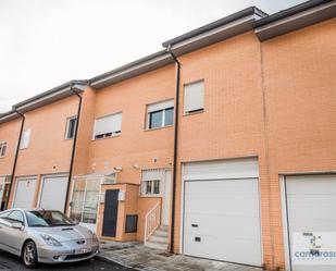 Vista exterior de Casa o xalet de lloguer en Ávila Capital amb Jardí privat, Rentadora i Microones