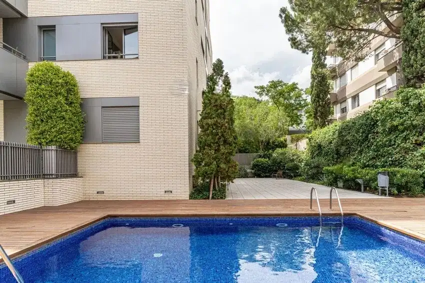 Piscina de Apartamento en venta en Barcelona con Aire acondicionado, Parquet y Terraza