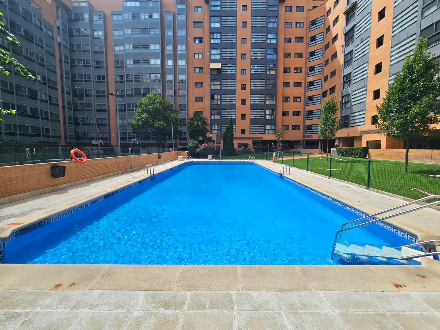 Pis amb piscina en venda a Calle de Ariel 4, imagen 4