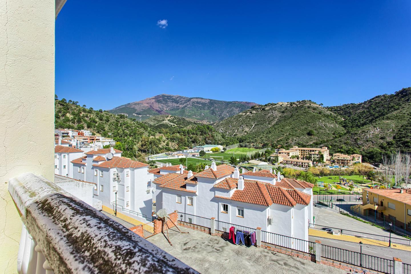 Exterior view of Single-family semi-detached for sale in Benahavís  with Air Conditioner, Heating and Terrace