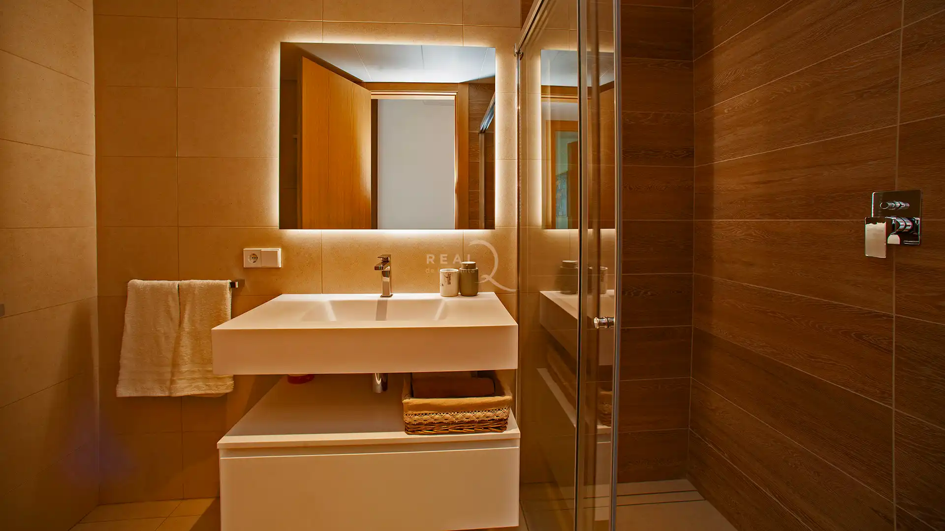 Baño de Piso de alquiler en Benahavís con Aire acondicionado, Calefacción y Jardín privado