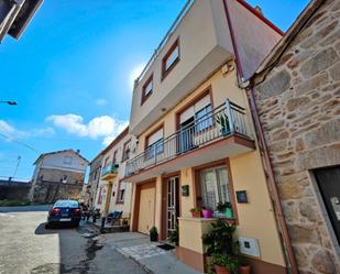 Vista exterior de Casa o xalet en venda en Rianxo amb Balcó