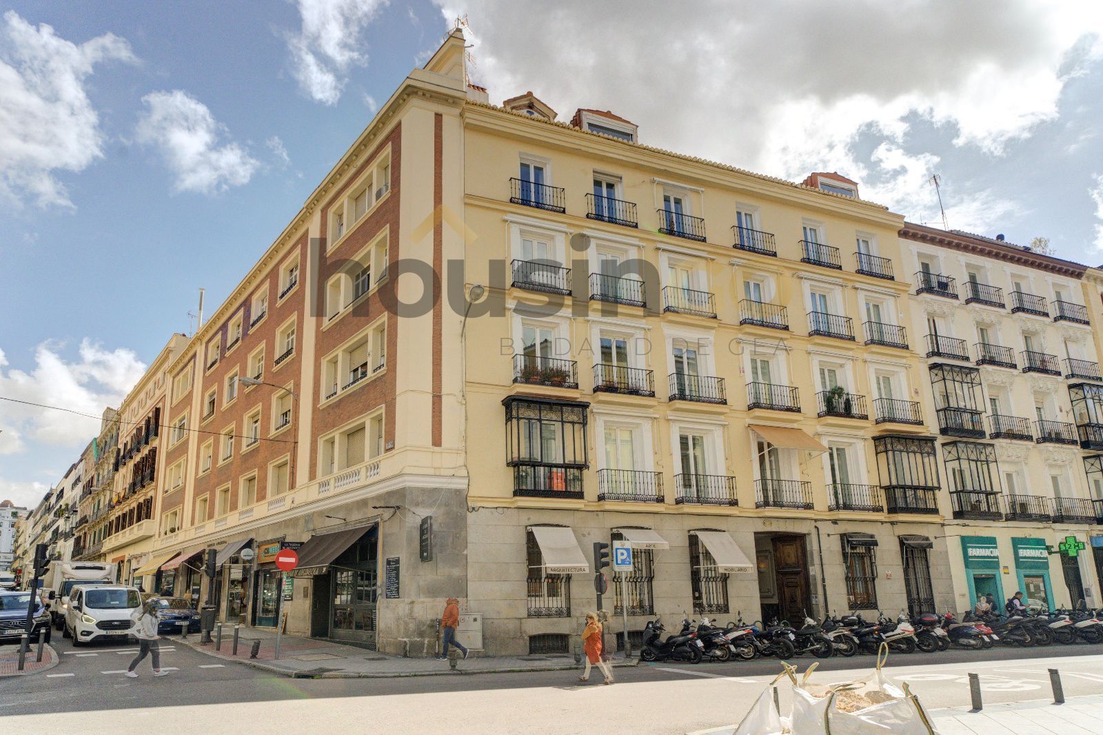 Exterior view of Duplex for sale in  Madrid Capital  with Air Conditioner, Heating and Parquet flooring