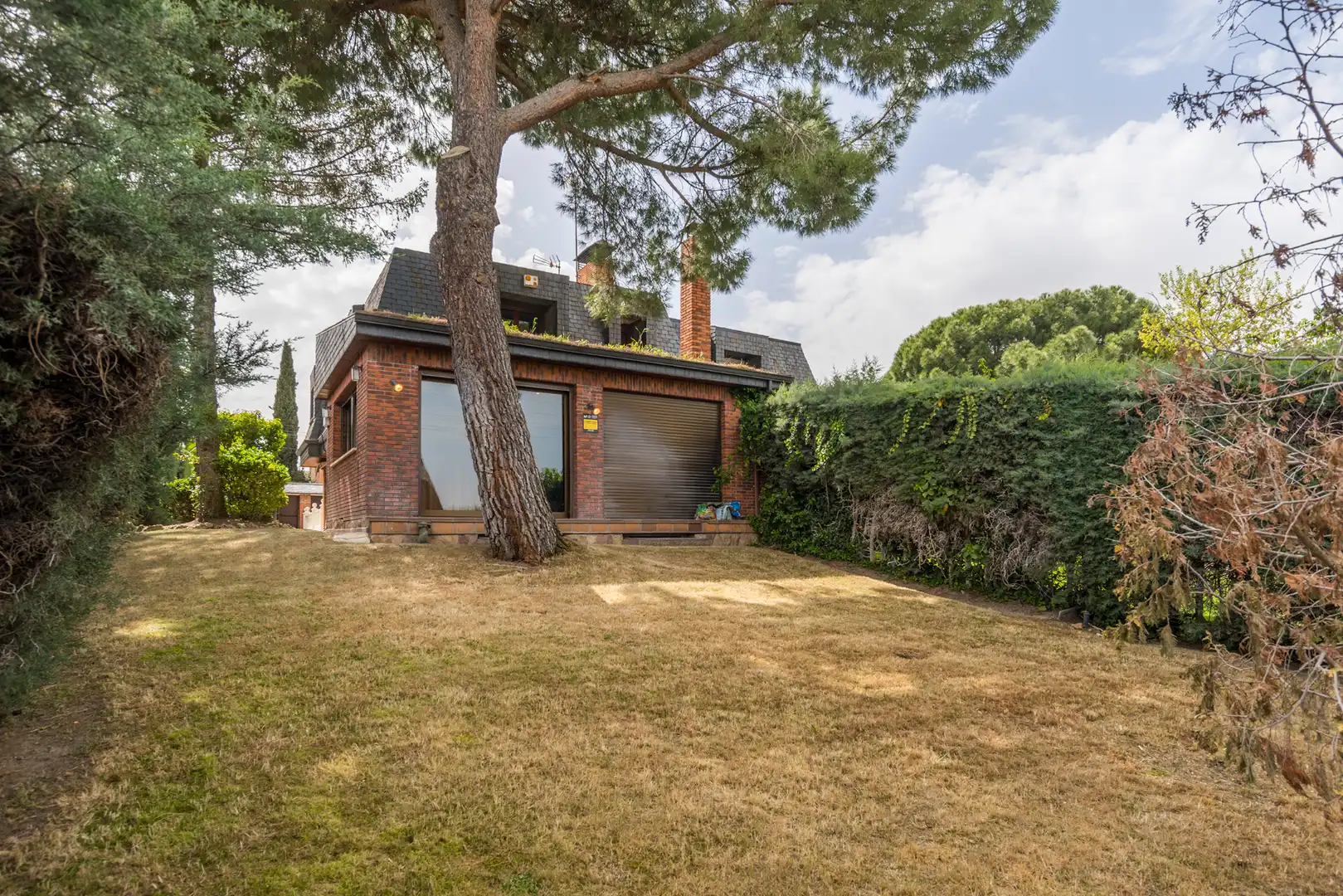 Exterior view of Houses for sale in Pozuelo de Alarcón  with Air Conditioner, Heating and Private garden