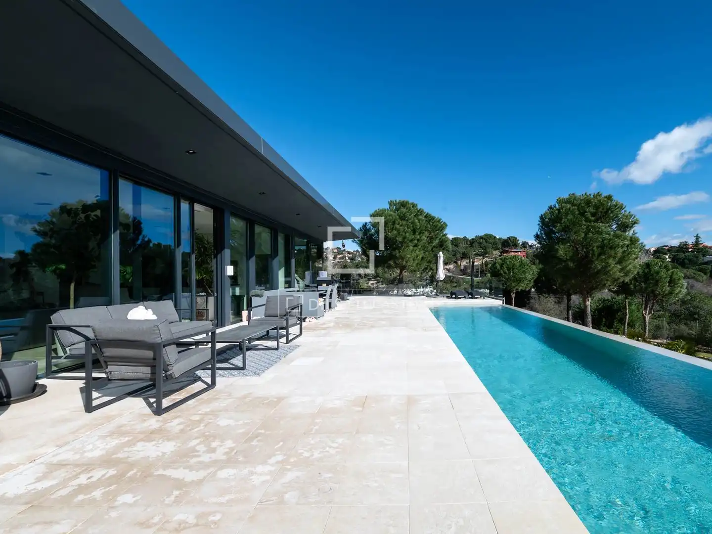 Terrassa de Casa o xalet en venda en Torrelodones amb Jardí privat, Terrassa i Traster