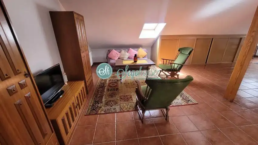 Sala d'estar de Casa o xalet en venda en Segovia amb Calefacció, Parquet i Terrassa