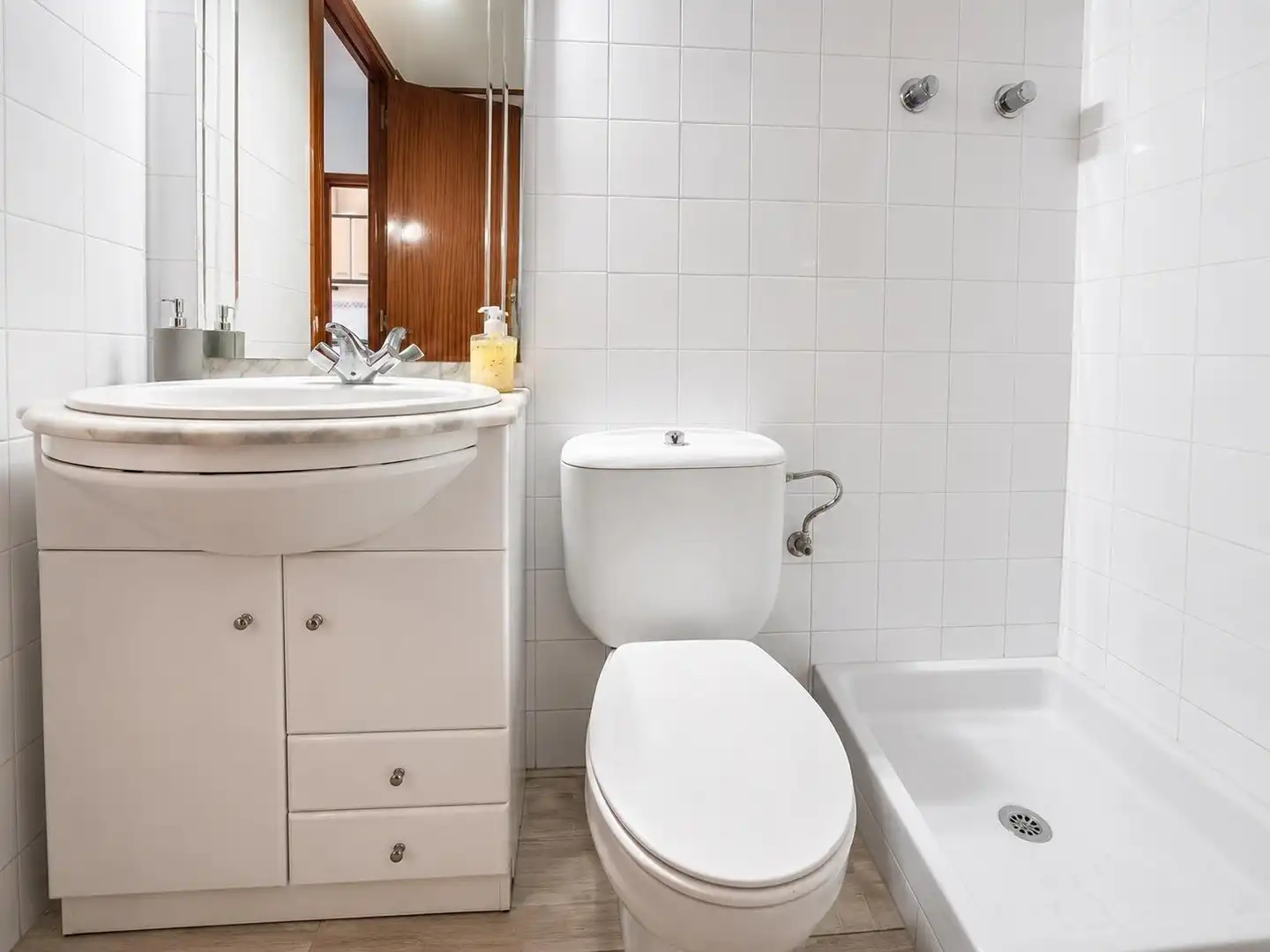 Baño de Piso en venta en Barcelona con Parquet