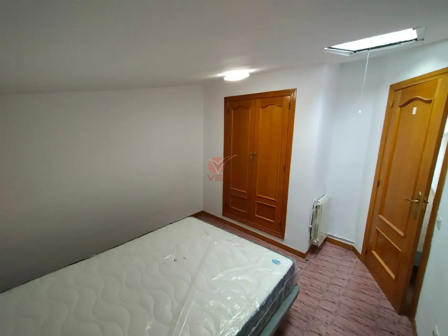 Schlafzimmer von Wohnung zur Miete in Cuenca mit Heizung, Abstellraum und Möbliert