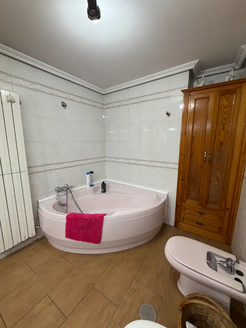 Bathroom of Houses for sale in Úbeda  with Air Conditioner, Heating and Storage room