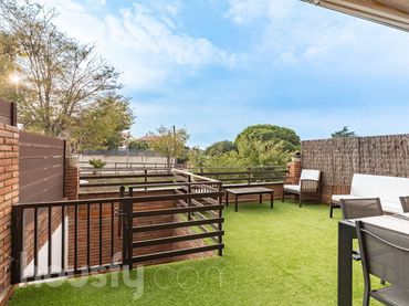 Casa con balcone in vendita a Carrer del Vallespir .