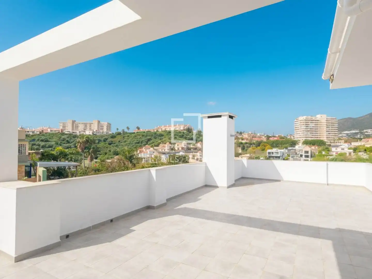 Terrassa de Casa o xalet en venda en Benalmádena amb Aire condicionat, Calefacció i Jardí privat