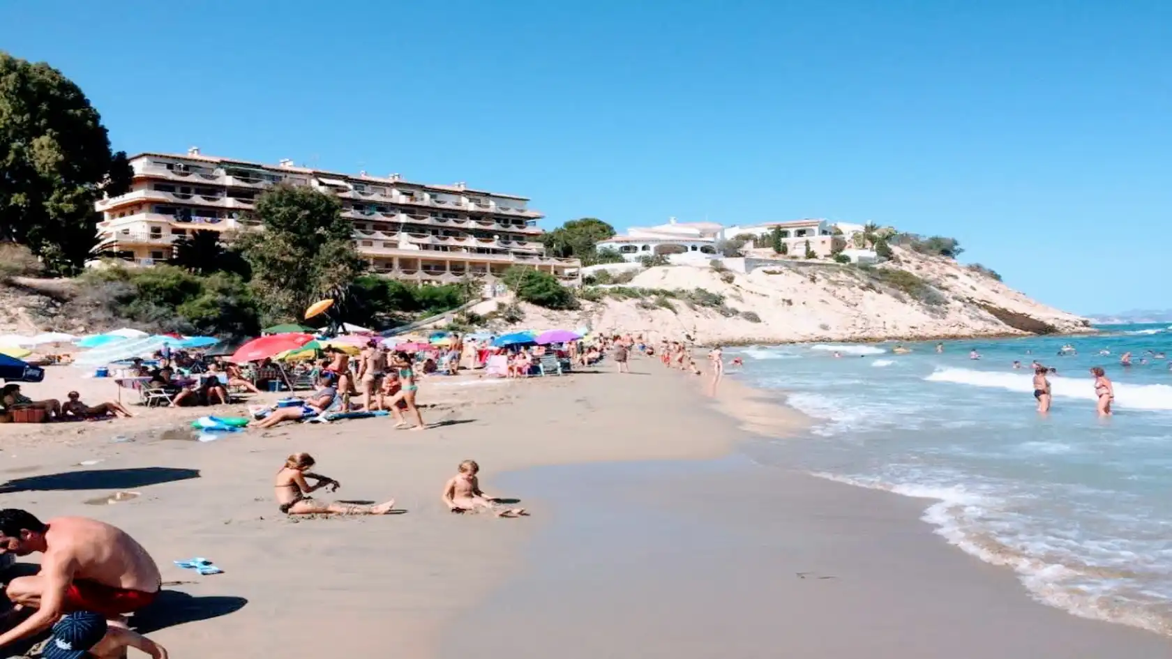 Vista exterior de Casa o xalet en venda en El Campello amb Aire condicionat, Jardí privat i Terrassa