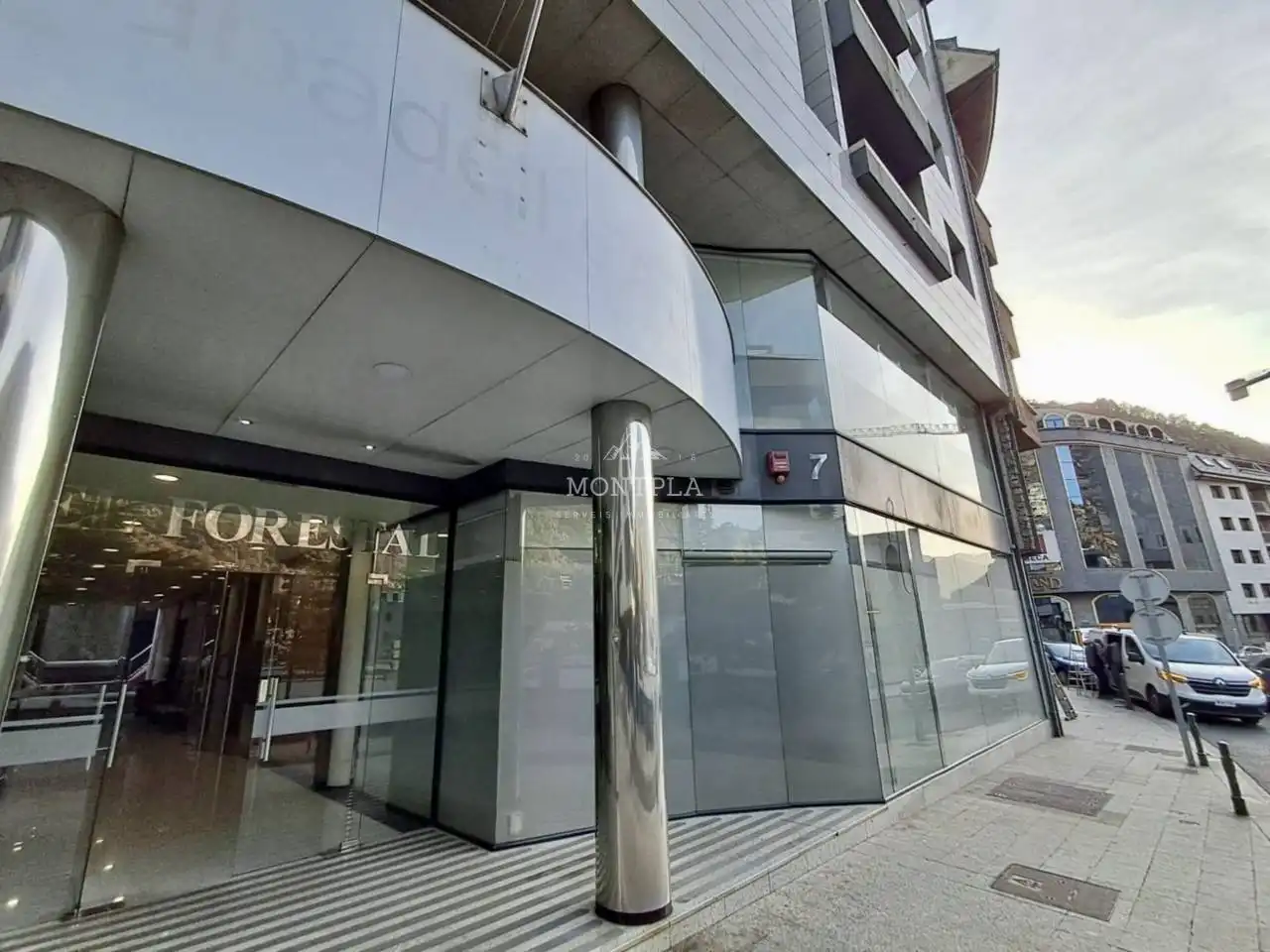Locale commerciale in affitto a Les Escaldes, imagen 3