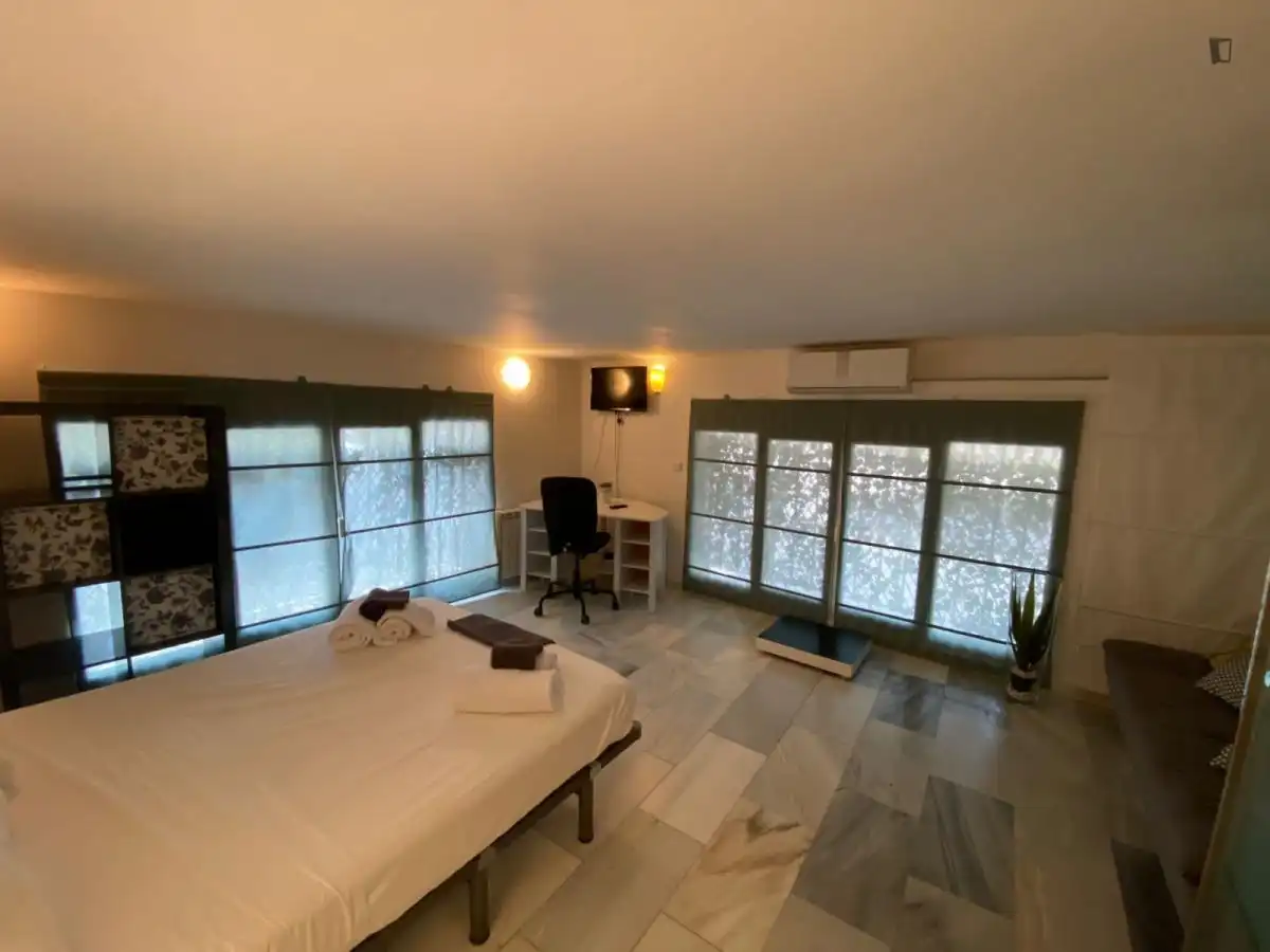 Habitación de Estudio de alquiler en Madrid con Aire acondicionado, Calefacción y Amueblado