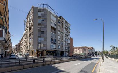 Vista exterior de Pis en venda en  Granada Capital amb Calefacció, Terrassa i Balcó