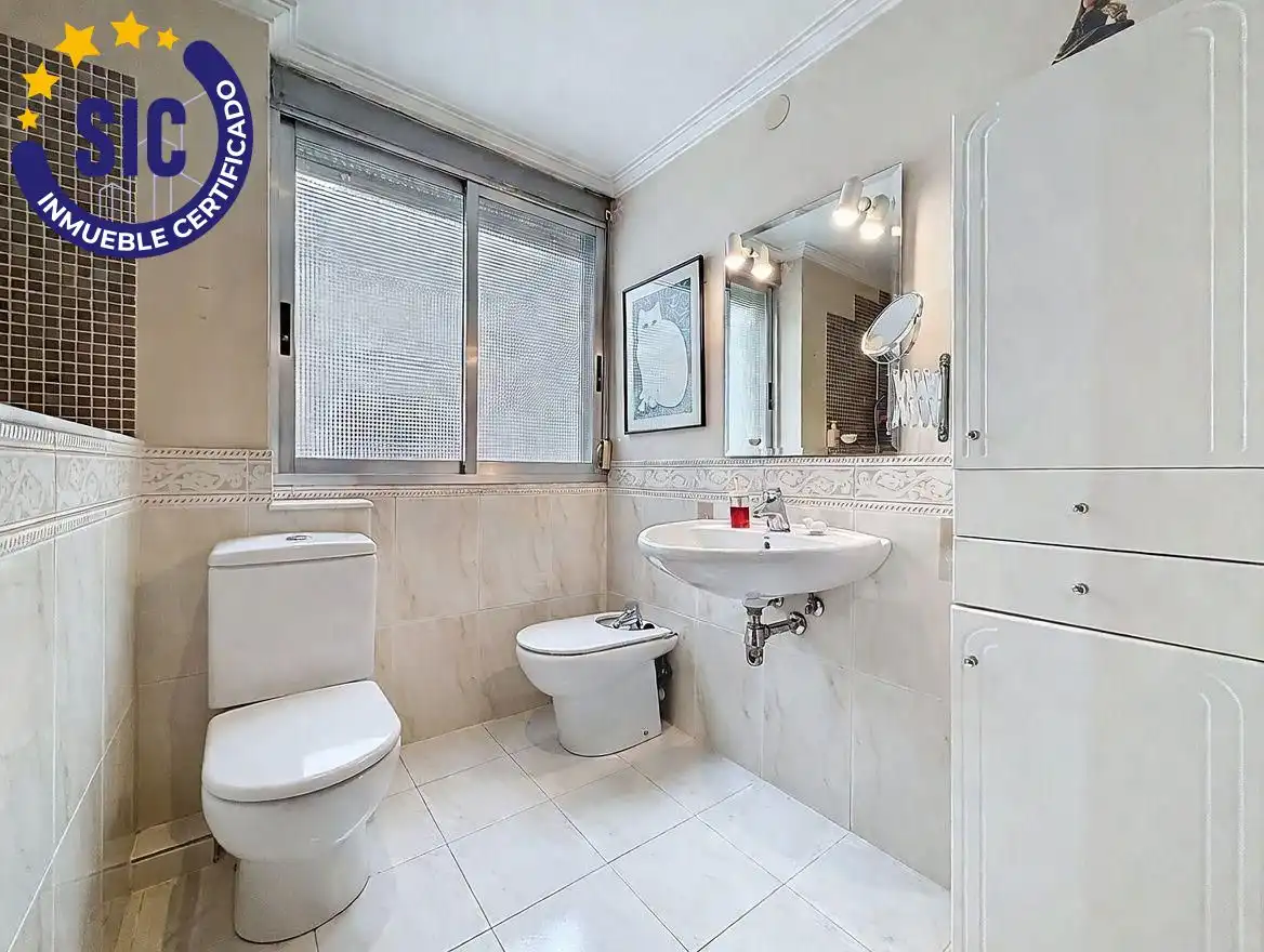 Baño de Piso en venta en Valencia con Calefacción y Terraza