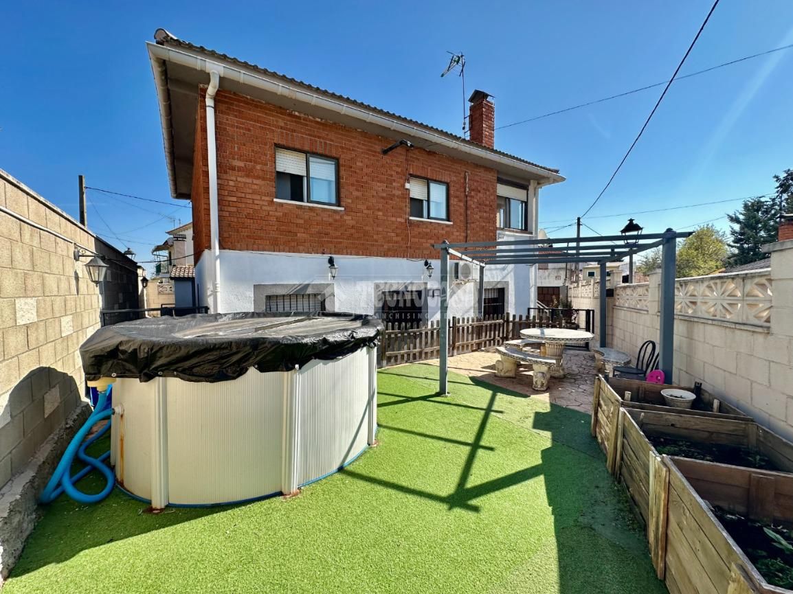 Vista exterior de Casa o chalet en venta en Santorcaz con Calefacción