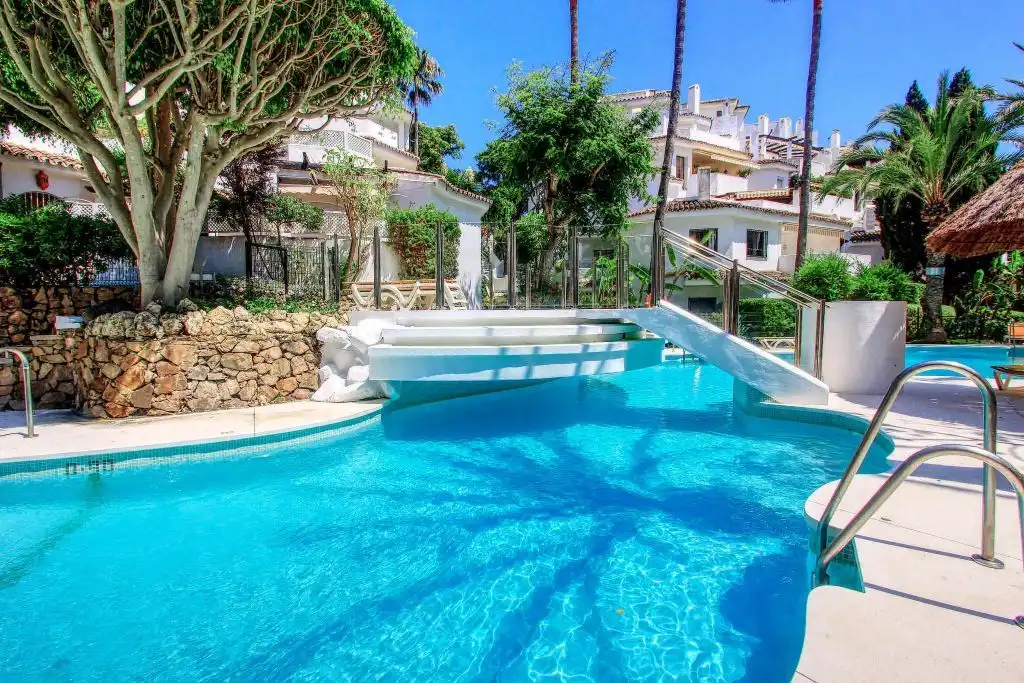 Piscina de Ático en venta en Marbella con Aire acondicionado, Calefacción y Terraza