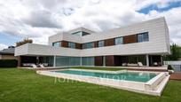 Exterior view of House or chalet for sale in  Madrid Capital  with Air Conditioner, Swimming Pool and Jacuzzi