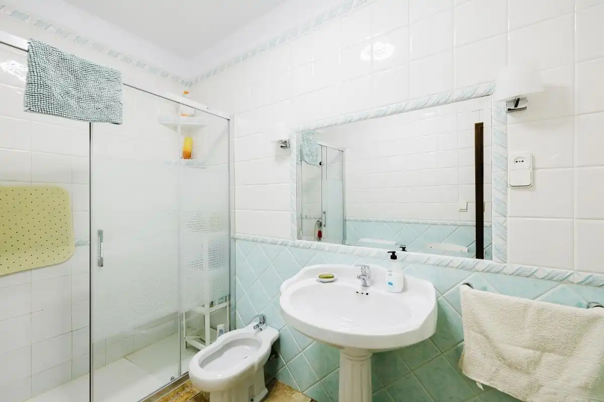 Bany de Casa o xalet en venda en Málaga amb Aire condicionat i Calefacció
