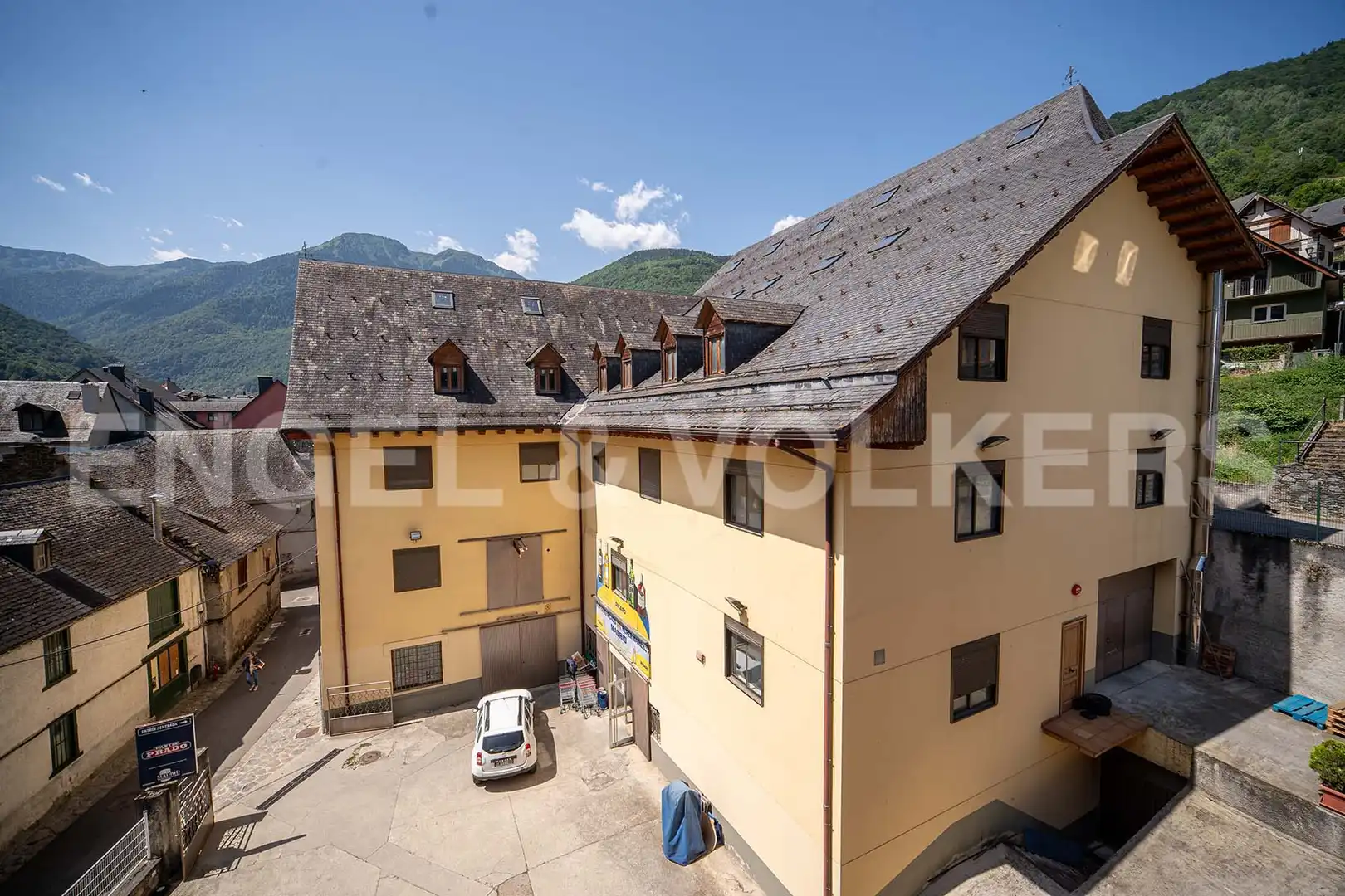 Vista exterior de Edifici en venda en Bossòst