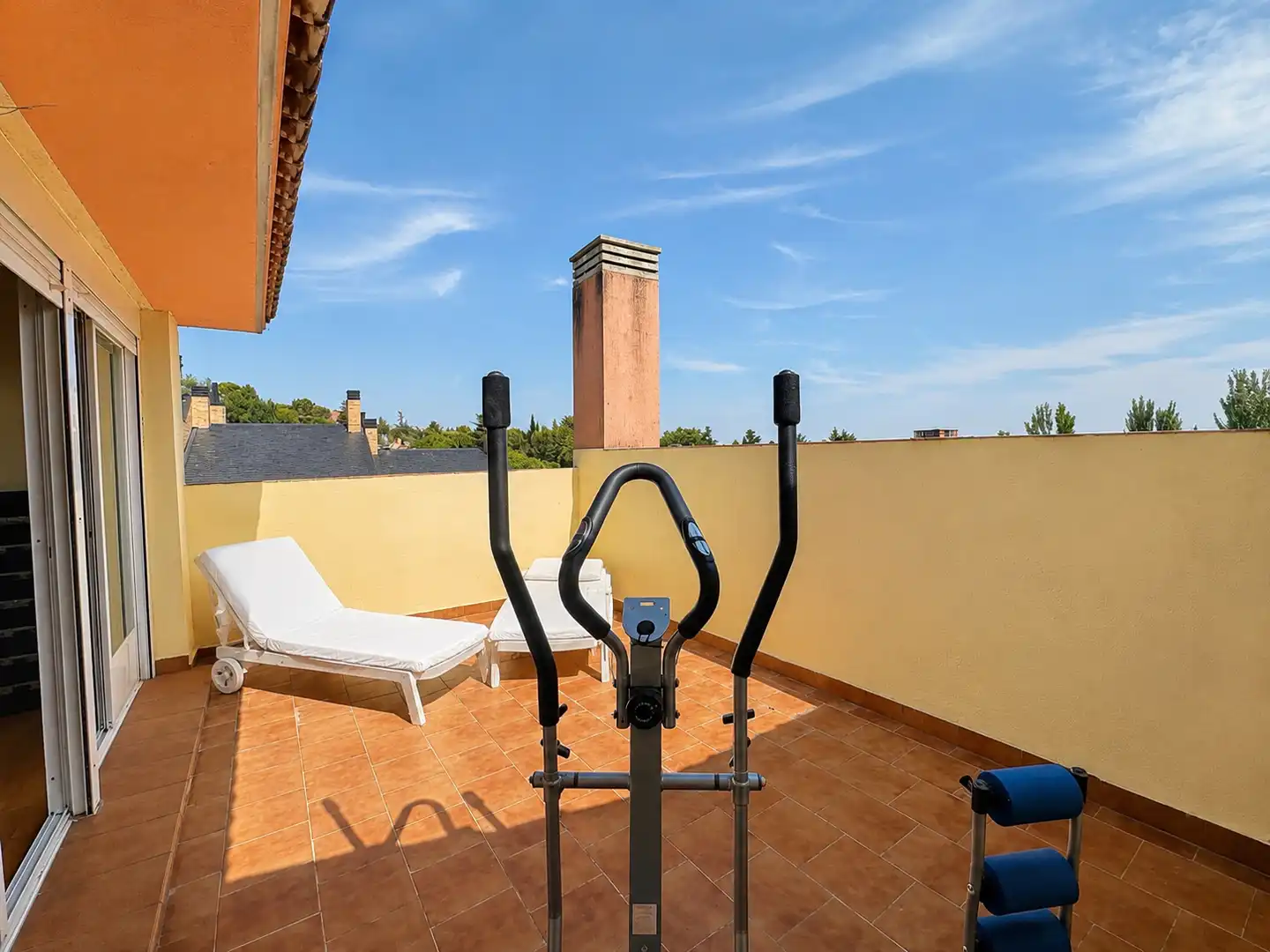 Terrasse von Einfamilien-Reihenhaus zum Verkauf in Torrelodones mit Gemeinschaftspool