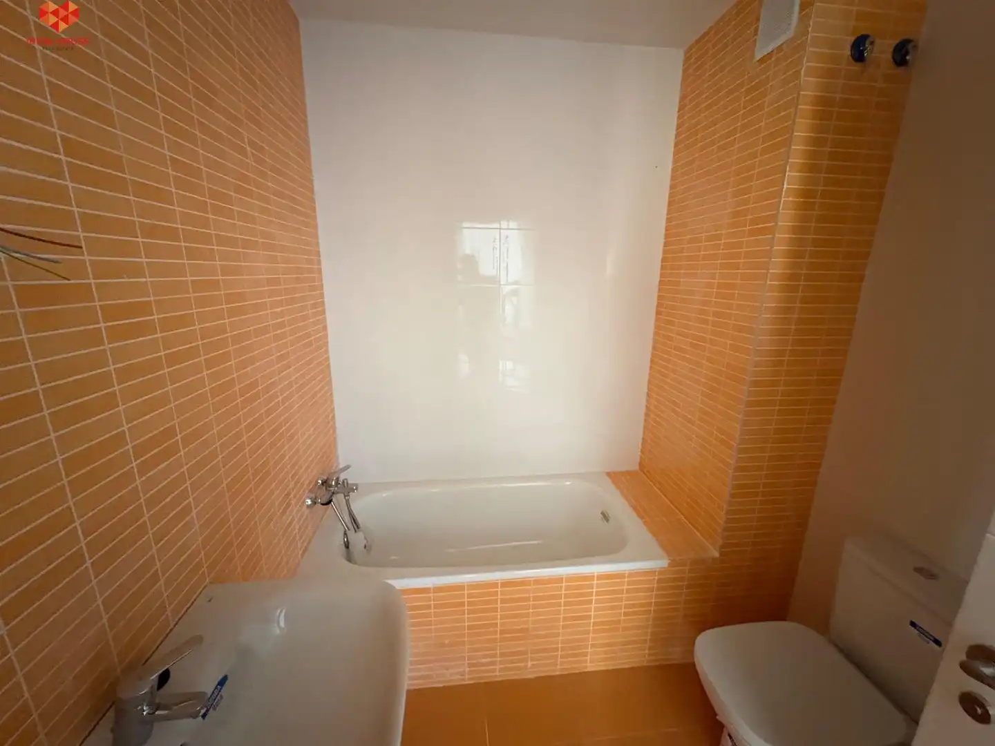 Bany de Casa adosada en venda en El Espinar amb Calefacció, Jardí privat i Terrassa