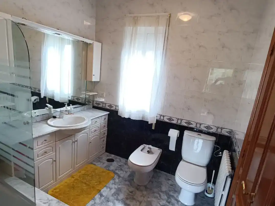 Bany de Casa o xalet en venda en Ourense Capital  amb Piscina