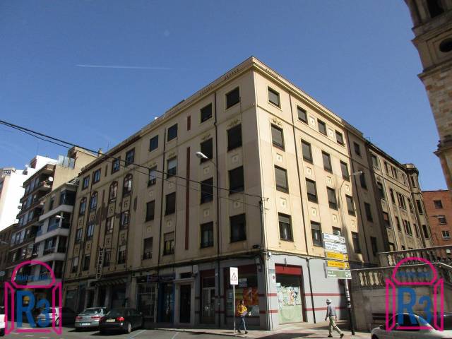 Local comercial en Alquiler en Avenida Padre Isla en Centro Ciudad