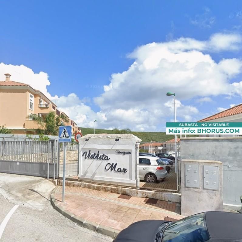 Vista exterior de Pis en venda en La Línea de la Concepción amb Jardí privat i Piscina