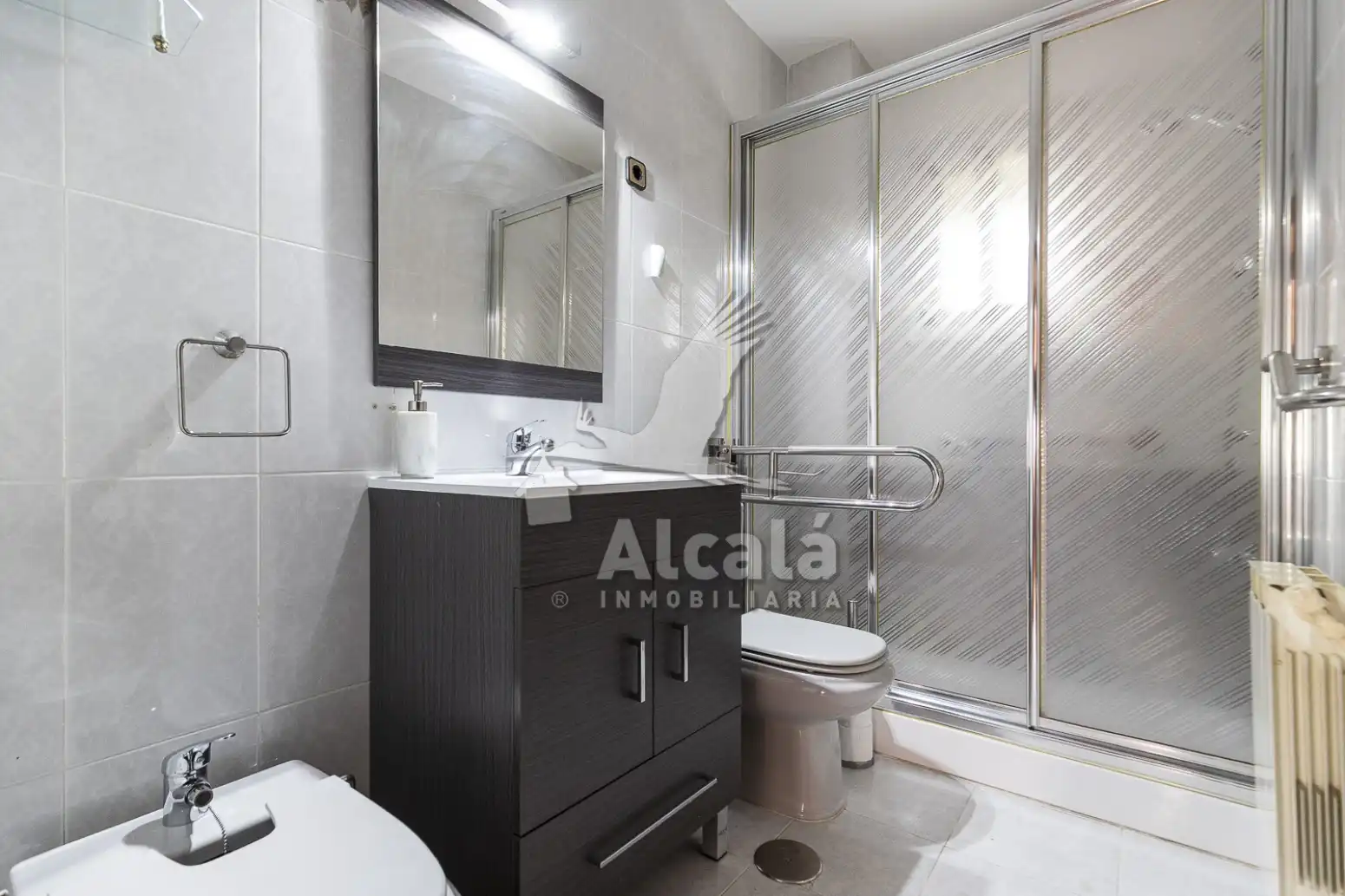Bathroom of Flat for sale in Alcalá de Henares  with Air Conditioner, Heating and Parquet flooring