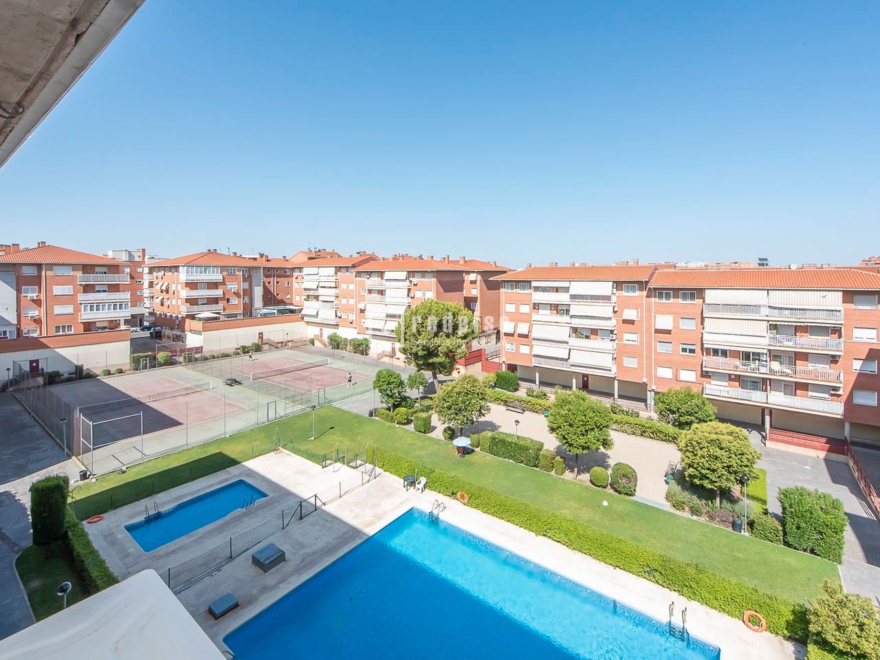Swimming pool of Flat for sale in Valdemoro  with Air Conditioner, Heating and Parquet flooring