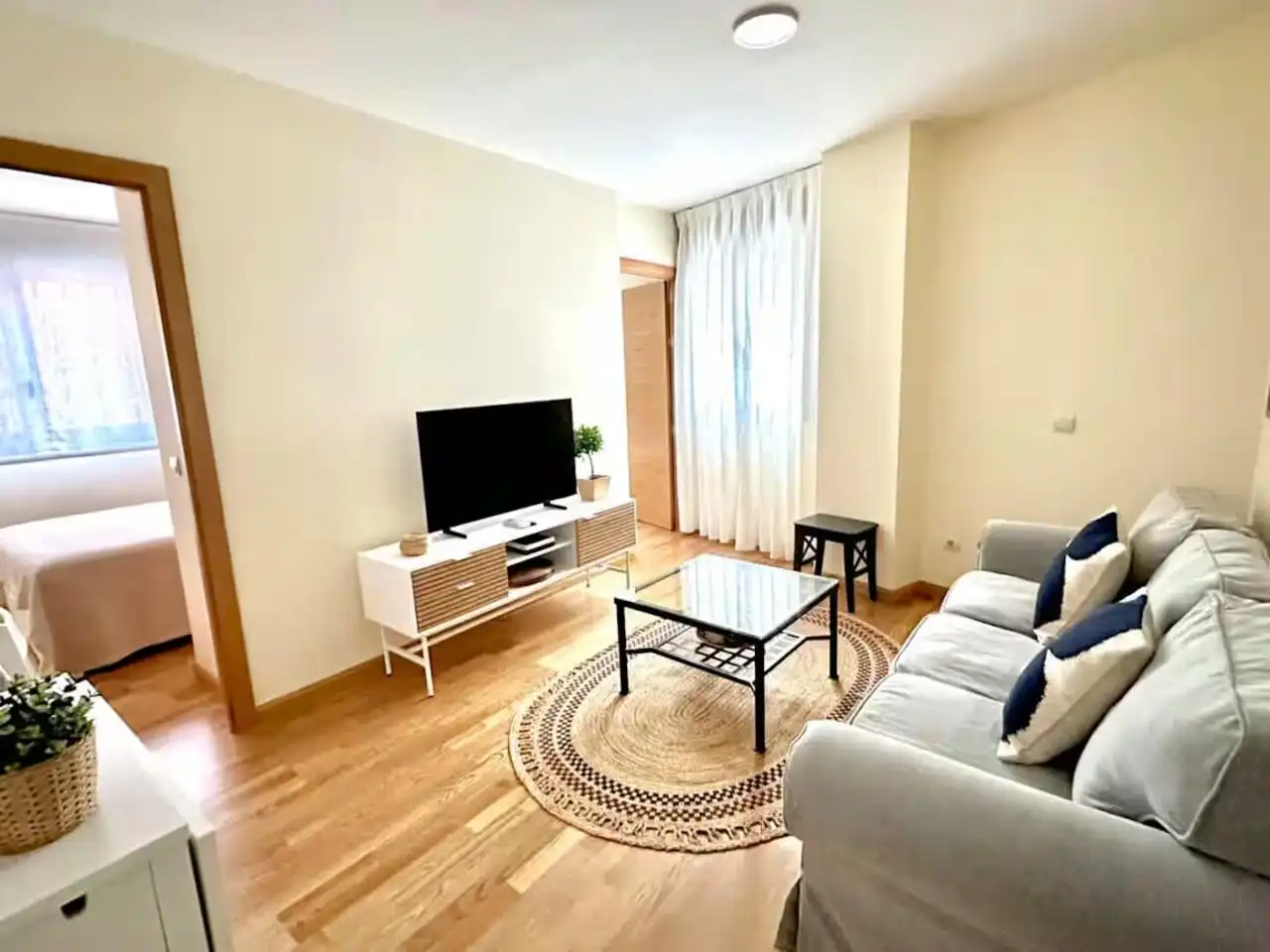 Living room of Flat for rent in Marbella  with Air Conditioner, Furnished and Internet