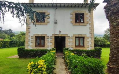 Vista exterior de Casa o xalet en venda en Molledo amb Terrassa i Balcó