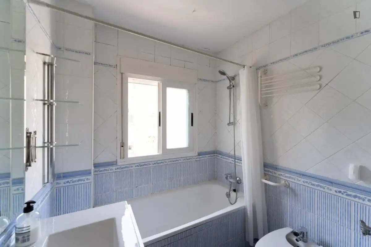 Bany de Apartament per a compartir en Madrid amb Calefacció, Moblat i Forn