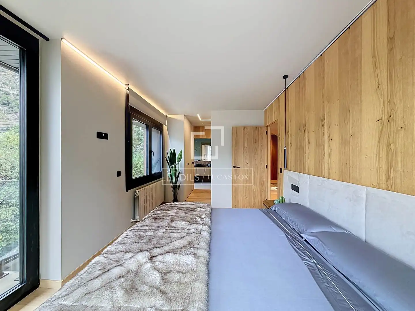Dormitori de Casa o xalet en venda en Madrid amb Calefacció, Jardí privat i Parquet