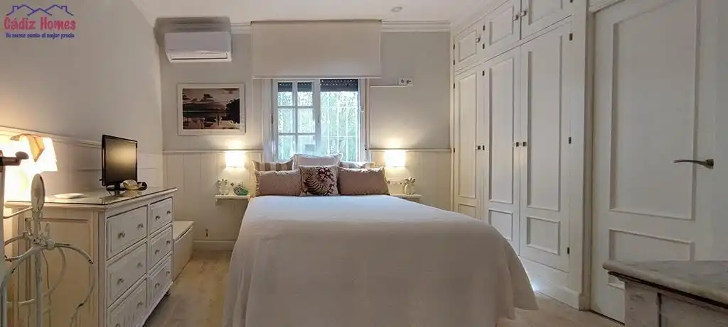 Bedroom of Houses for sale in Chiclana de la Frontera  with Air Conditioner, Heating and Private garden