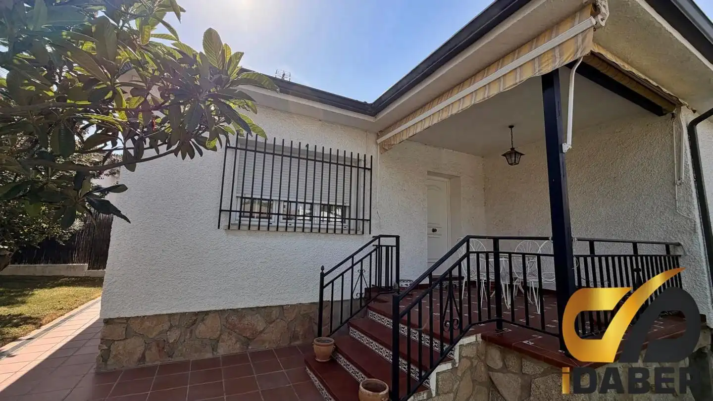 Exterior view of Houses for sale in Carranque  with Air Conditioner, Heating and Private garden