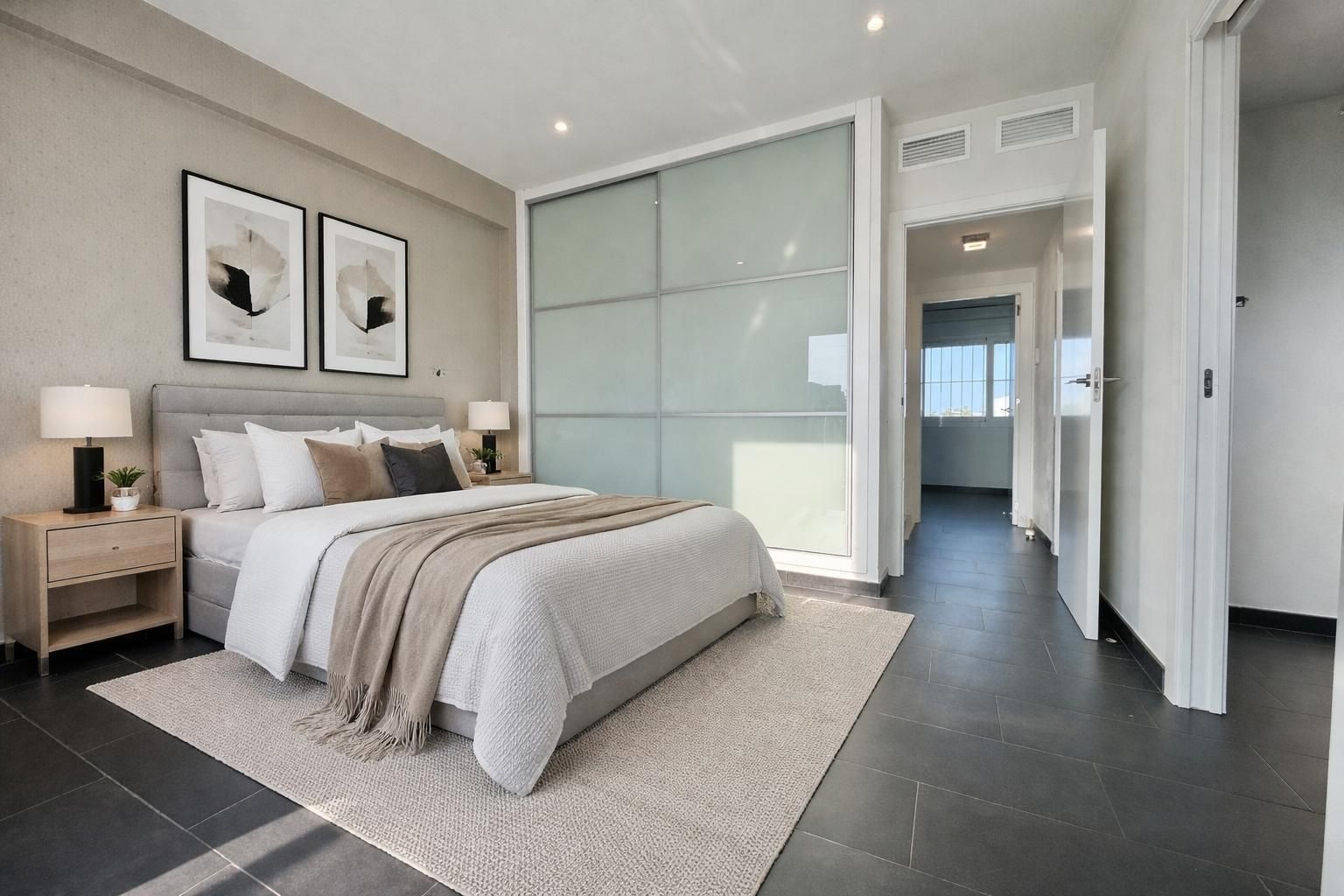 Habitación de Casa adosada en venta en Torrevieja con Jardín privado, Terraza y Balcón