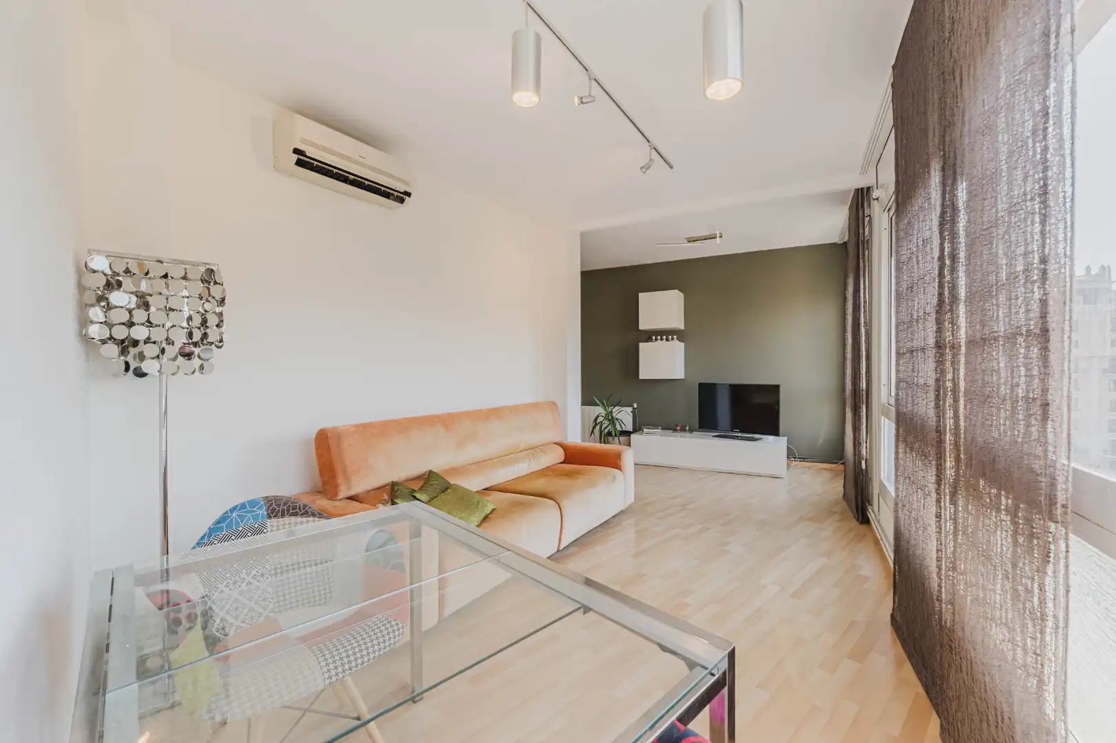 Living room of Flat for sale in Barcelona  with Air Conditioner, Heating and Parquet flooring